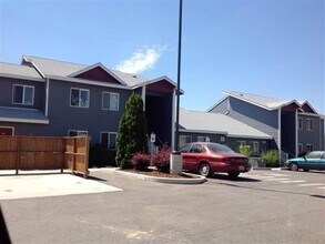 806 Shumway Rd in Omak, WA - Building Photo - Building Photo