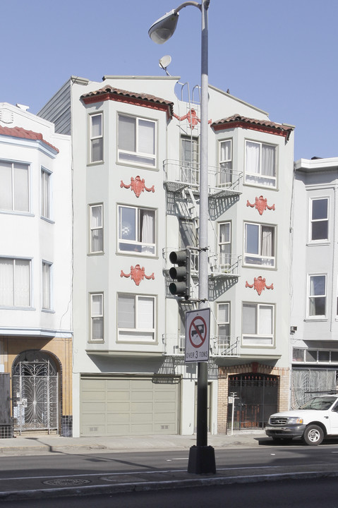 690 Guerrero St in San Francisco, CA - Building Photo