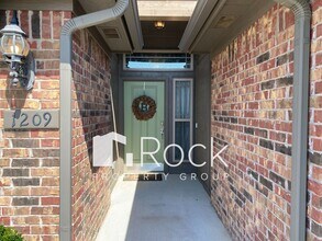 1209 SW 159th Terrace in Oklahoma City, OK - Building Photo - Building Photo