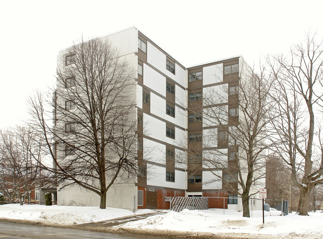 60 Elm Ct in Waterville, ME - Foto de edificio - Building Photo