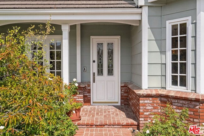 18339 Linnet St in Los Angeles, CA - Building Photo - Building Photo