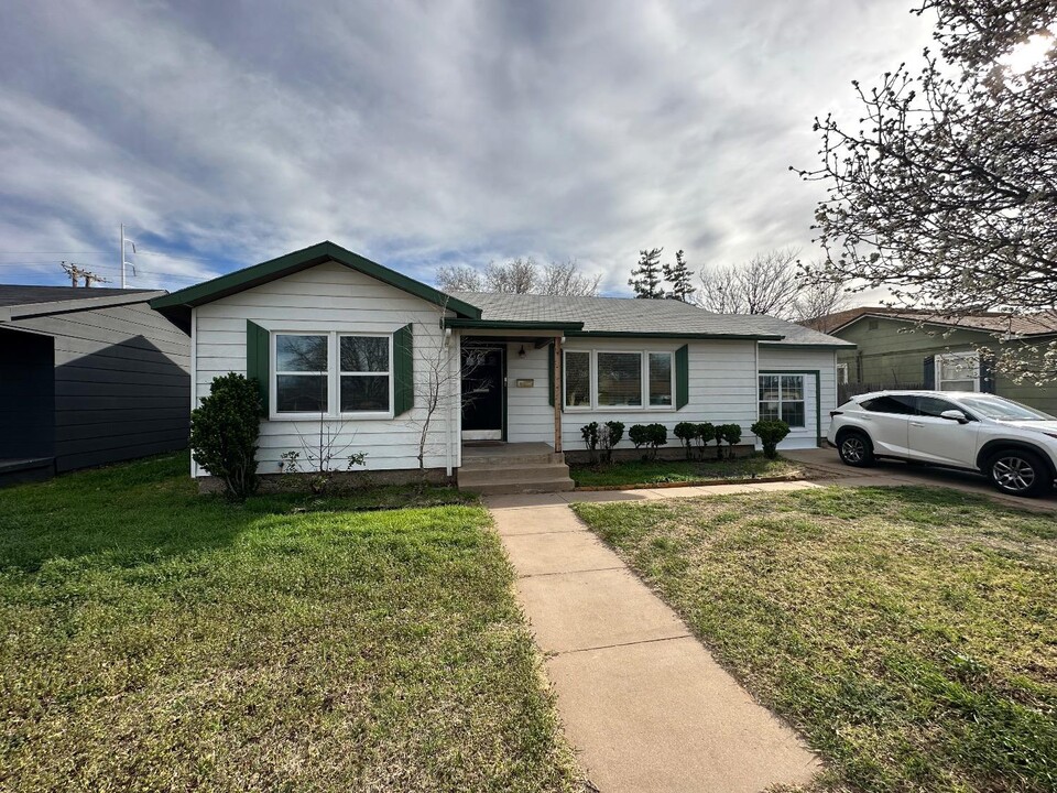 4303 33rd St in Lubbock, TX - Building Photo