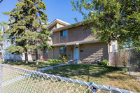 7504 41 Av NW in Calgary, AB - Building Photo - Building Photo