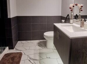 2 Cliveden St in Quincy, MA - Building Photo - Building Photo