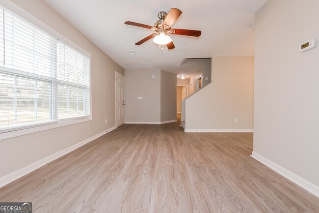 4046 Shane Trail in Ellenwood, GA - Foto de edificio - Building Photo