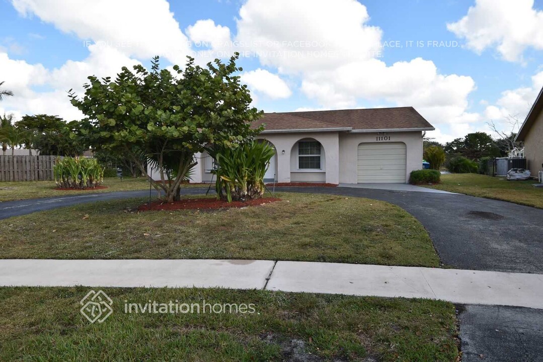 11101 NW 26th St in Sunrise, FL - Building Photo