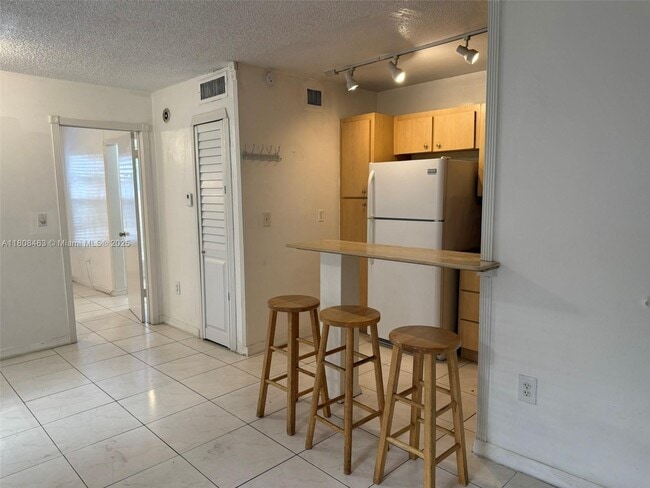 1525 NW 19th Terrace in Miami, FL - Building Photo - Building Photo
