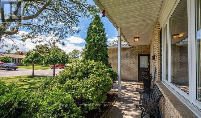 1 Esplanade Rd in Brampton, ON - Building Photo - Building Photo