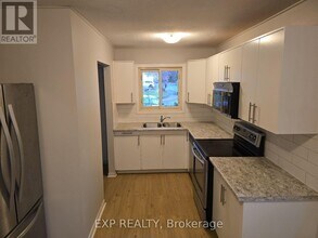 89 Wellington St E in Brampton, ON - Building Photo - Building Photo