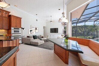 474 Stonemont Dr in Weston, FL - Foto de edificio - Building Photo