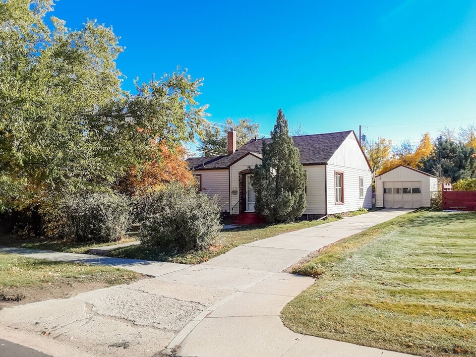 838 Lewis St in Sheridan, WY - Building Photo