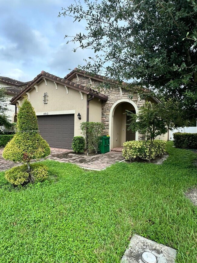 4910 NW 48th Ln in Tamarac, FL - Building Photo - Building Photo