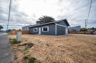 1105 Baltimore St in Bandon, OR - Building Photo