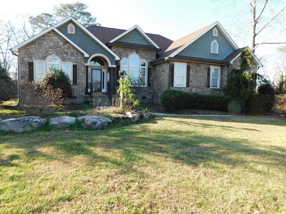 4391 GA-225 in Chatsworth, GA - Building Photo