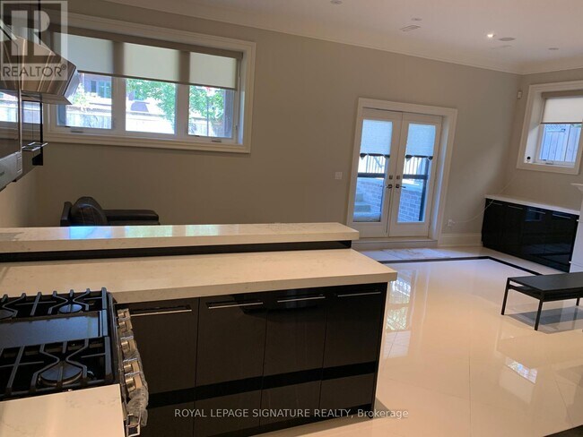 270 Hollywood Ave in Toronto, ON - Building Photo - Building Photo