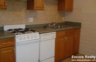 126 Warren St in Boston, MA - Building Photo