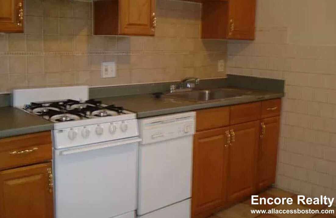 126 Warren St in Boston, MA - Building Photo