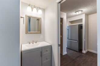 9578 Vestal Pkwy W in Apalachin, NY - Building Photo - Building Photo