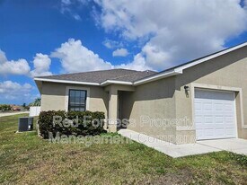 542 SE 6th Pl in Cape Coral, FL - Building Photo