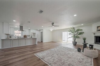 2306 Parana Dr in Houston, TX - Building Photo - Building Photo