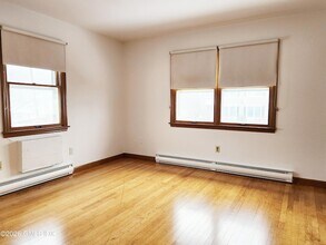 16 Harold Ave, Unit B in Greenwich, CT - Building Photo - Building Photo