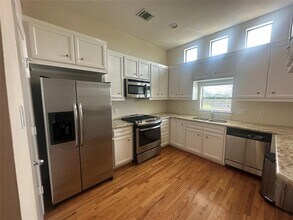 8710 Beverly Hill St in Houston, TX - Building Photo - Building Photo