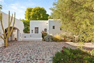 7330 N Rainbow Blvd in Las Vegas, NV - Building Photo - Building Photo