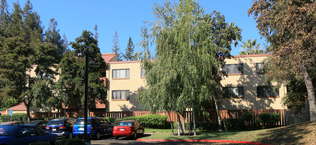 Steamboat Landing in Stockton, CA - Foto de edificio - Building Photo