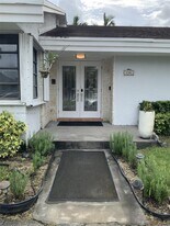 5780 SW 59th Pl in South Miami, FL - Building Photo