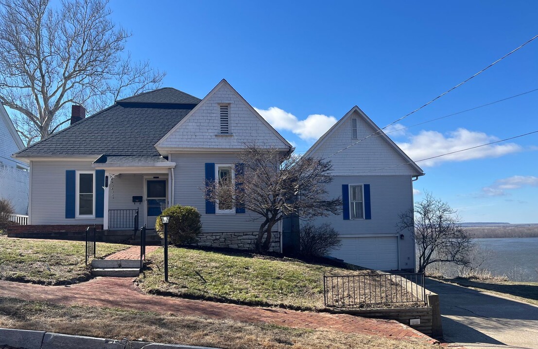 607 Summit St in Alton, IL - Building Photo