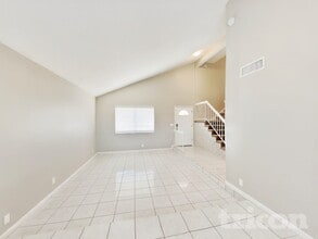 16137 Ravendale Dr, Unit 3 in Tampa, FL - Building Photo - Building Photo