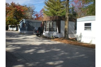 Hobart Mobile Home Park in Green Bay, WI - Foto de edificio - Building Photo