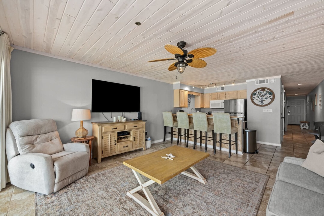 3290 Scenic Hwy 98 in Destin, FL - Building Photo