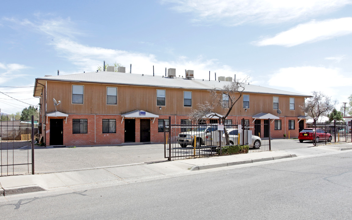 3900 11th St NW in Albuquerque, NM - Building Photo