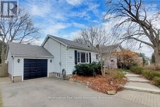 925 Kingsway Dr in Burlington, ON - Building Photo - Building Photo