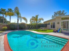 5063 Chaparral Way in San Diego, CA - Building Photo