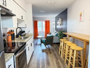 4590 76th Ave N, Unit 201 in Pinellas Park, FL - Foto de edificio - Building Photo