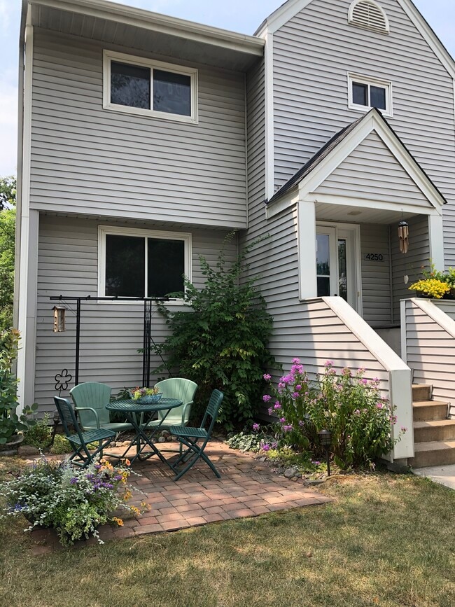 property at 4250 Wentworth Ave