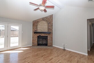 5605 Duke St in Lubbock, TX - Foto de edificio - Building Photo