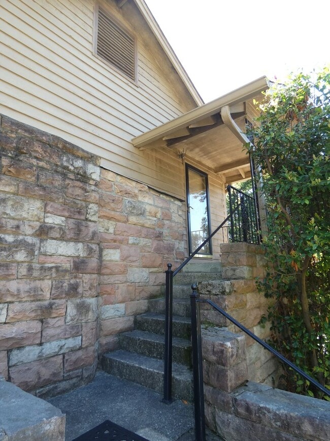 1457 Shades Crest Rd in Birmingham, AL - Building Photo - Building Photo