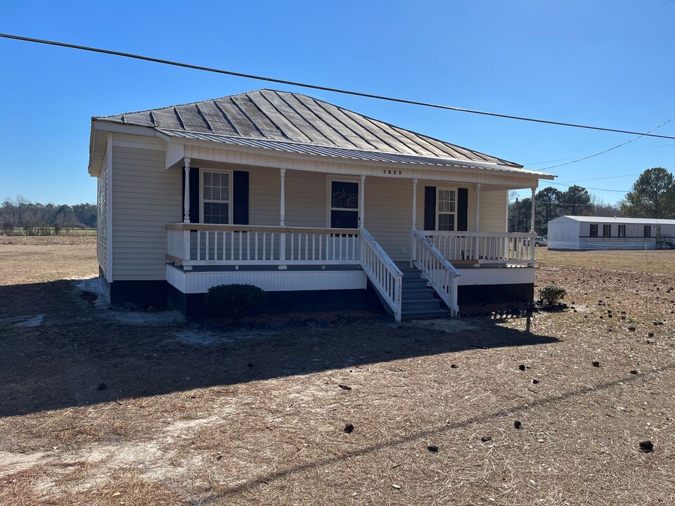 1825 Will Cunningham Rd in Deep Run, NC - Building Photo