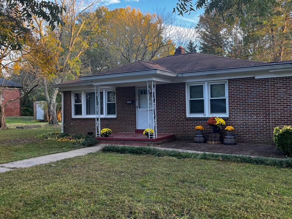 3125 1st Avenue Place Southwest in Hickory, NC - Building Photo