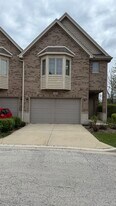 1521 Stonegate Manor in Mount Prospect, IL - Building Photo