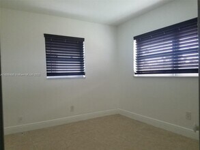 304 NW 5th Terrace in Hallandale Beach, FL - Building Photo - Building Photo