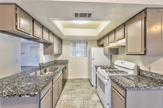 221 N Lamb Blvd in Las Vegas, NV - Building Photo - Building Photo