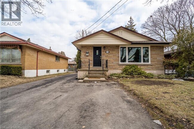 34 Briarwood Crescent in Hamilton, ON - Building Photo - Building Photo