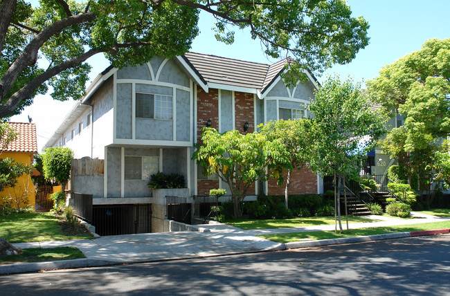 616 W Wilson Ave in Glendale, CA - Foto de edificio - Building Photo