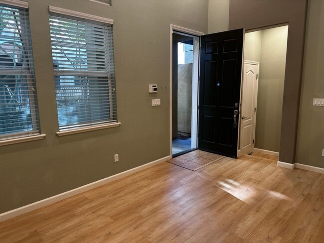 2215 Winepol Loop in San Jose, CA - Building Photo - Building Photo