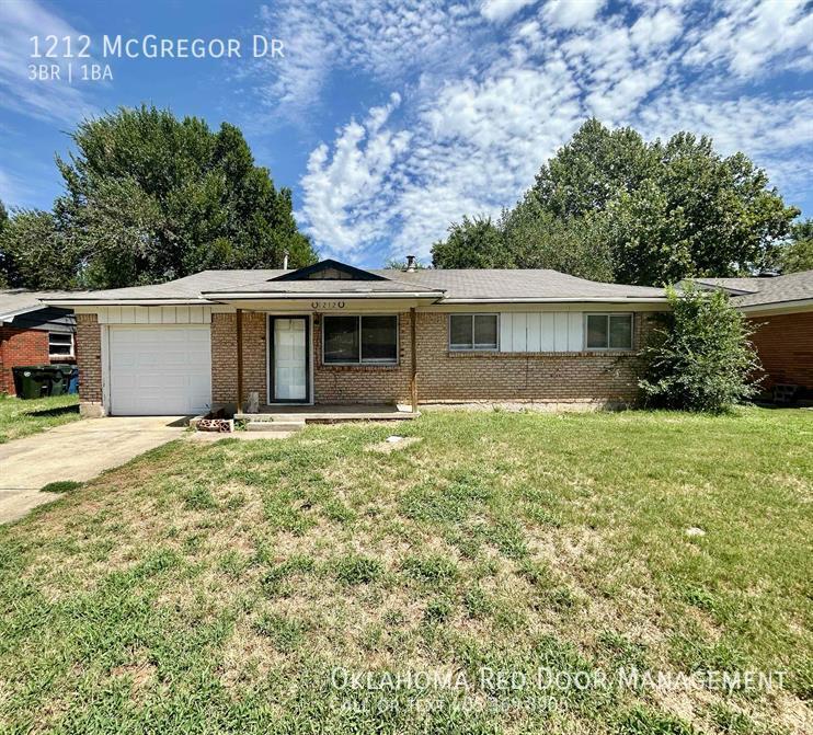 1212 McGregor Dr in Midwest City, OK - Building Photo