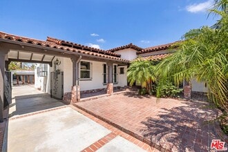 133 N Alta Vista Blvd in Los Angeles, CA - Building Photo - Building Photo